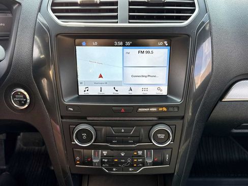 Used 2018 Ford Explorer XLT w/ XLT Technology Feature Bundle FWD image 28