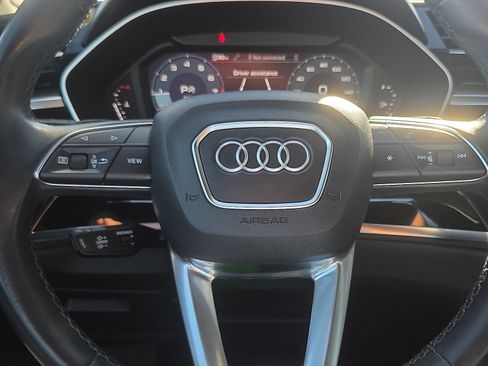 Used 2024 Audi Q3 2.0T Premium image 12