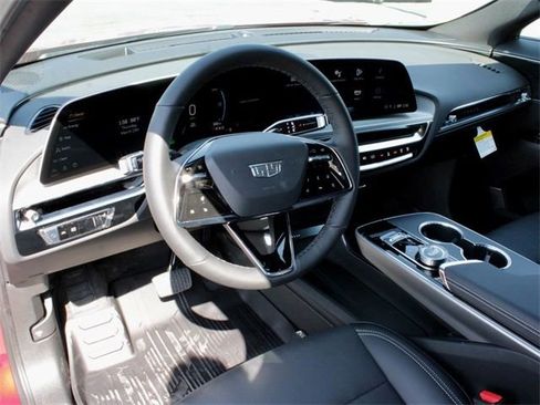 New 2025 Cadillac Lyriq Luxury w/ LPO, Floor Liner Package image 16