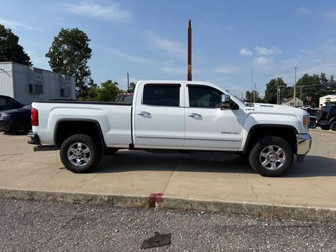 Used 2019 GMC Sierra 2500 SLT w/ Duramax Plus Package AWD/4WD image 5