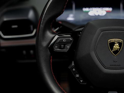 Used 2020 Lamborghini Huracan EVO RWD image 38