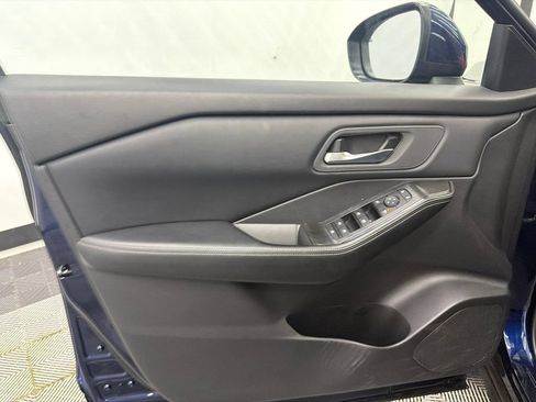 Used 2025 Nissan Rogue SV AWD/4WD image 11