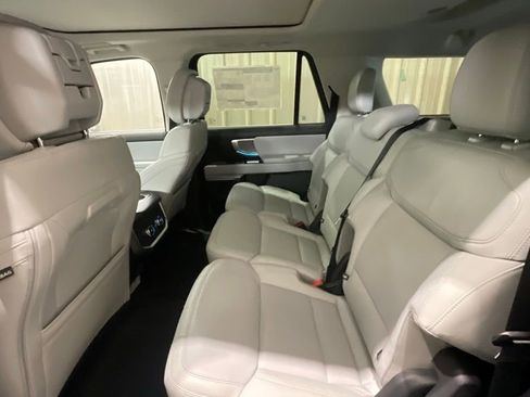 New 2026 Ford Expedition Max Platinum w/ Driver's Package AWD/4WD image 12