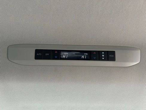 Used 2021 Toyota Sienna XLE image 40