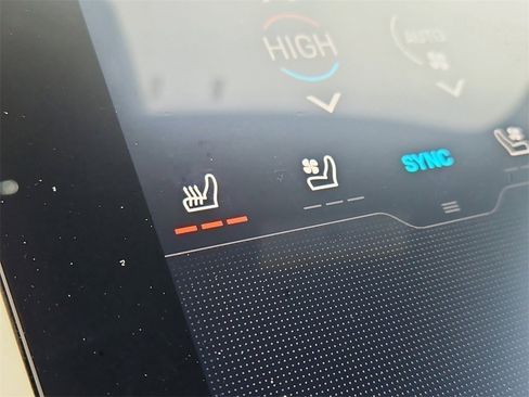 Certified 2025 Porsche Taycan image 24