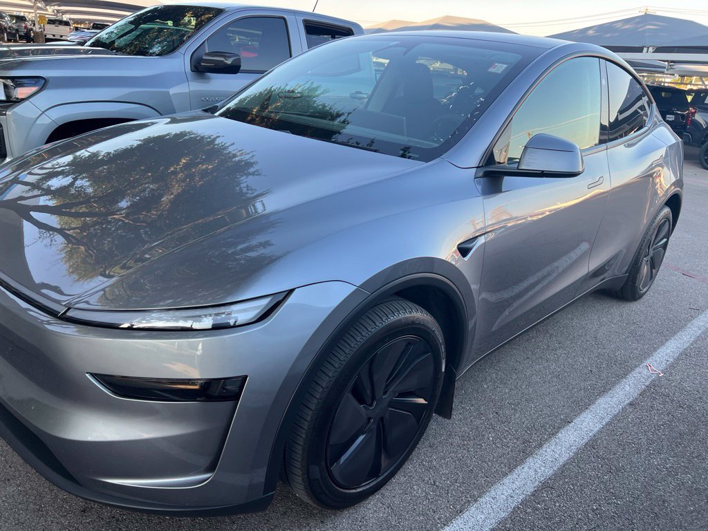 Used 2026 Tesla Model Y 2WD image 1