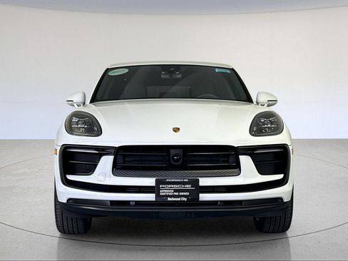Certified 2026 Porsche Macan AWD/4WD image 11