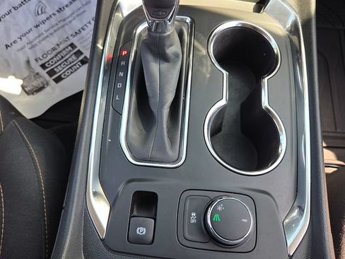 Used 2021 Chevrolet Traverse LT FWD image 19