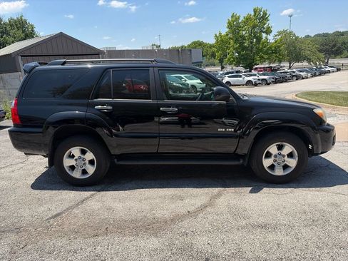Used 2006 Toyota 4Runner SR5 AWD/4WD image 4