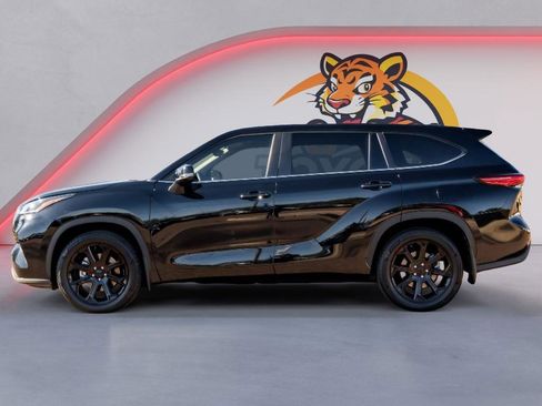 Used 2023 Toyota Highlander LE image 7