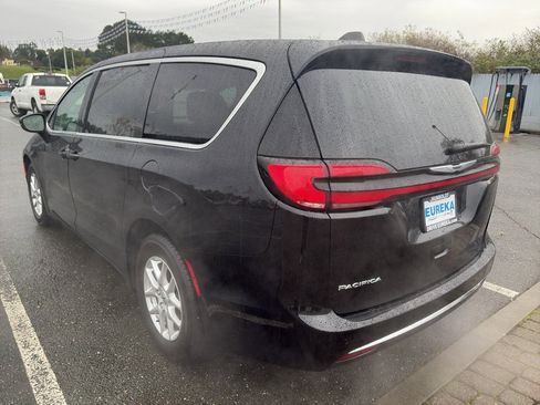 Used 2024 Chrysler Pacifica Touring-L image 17