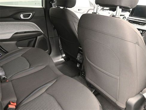 Used 2025 Jeep Compass Sport image 15