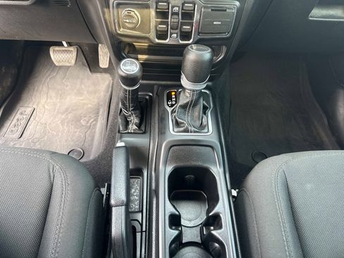 Used 2022 Jeep Gladiator Overland image 28