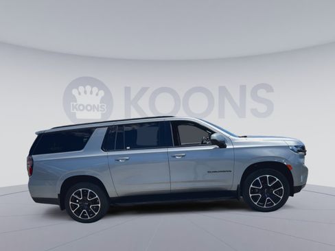 Used 2023 Chevrolet Suburban RST AWD/4WD image 2