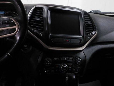 Used 2017 Jeep Cherokee Latitude w/ Comfort & Convenience Group image 48