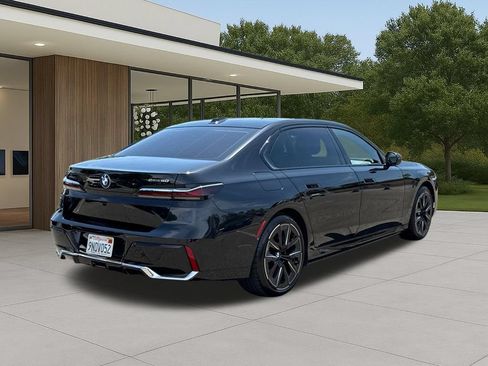 Certified 2024 BMW i7 eDrive50 w/ M Sport Package RWD image 8