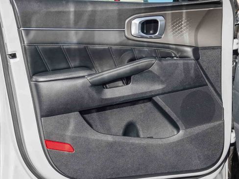 Used 2023 Kia Sorento SX image 19