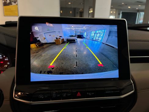 Used 2025 Jeep Compass Limited image 24