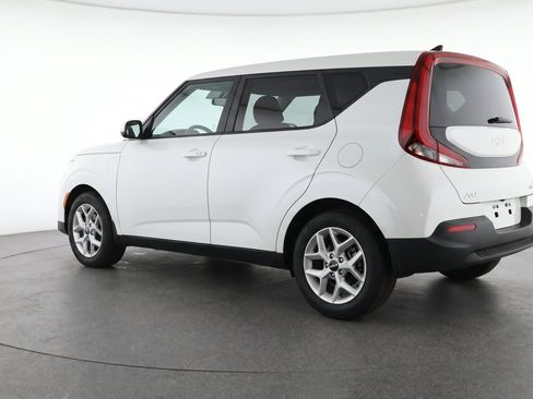 Used 2025 Kia Soul LX w/ LX Technology Package FWD image 6