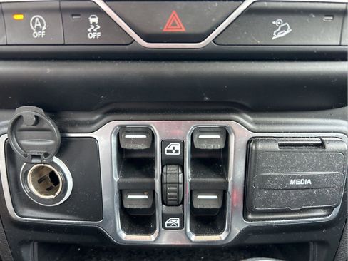 Certified 2020 Jeep Wrangler Unlimited Sahara image 22