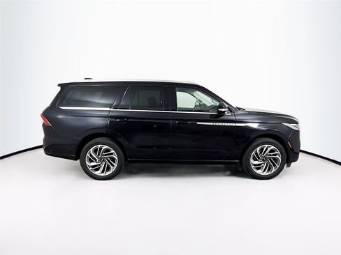 Used 2025 Lincoln Navigator Reserve image 10