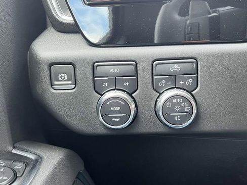 Used 2025 GMC Sierra 1500 Elevation image 27