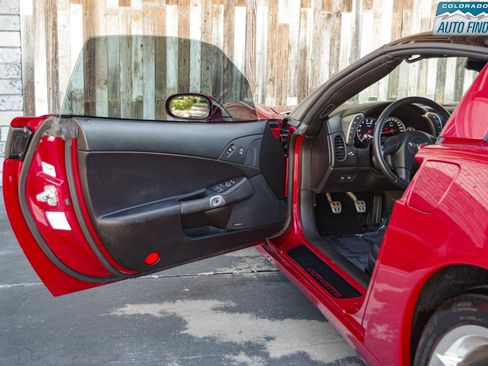 Used 2005 Chevrolet Corvette Coupe w/ Preferred Equipment Group RWD image 10