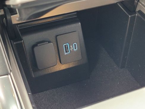 Used 2023 Ford Explorer XLT w/ Equipment Group 202A image 24