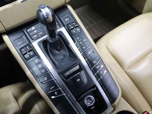 Used 2018 Porsche Macan S image 23