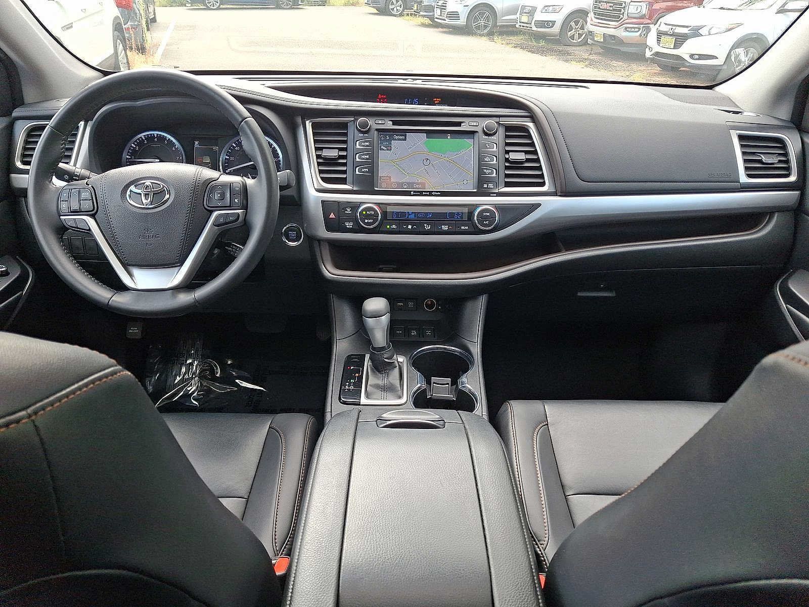 Used 2019 Toyota Highlander XLE AWD/4WD image 10