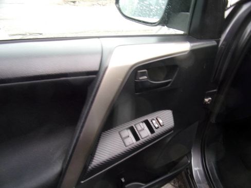 Used 2014 Toyota RAV4 LE image 17