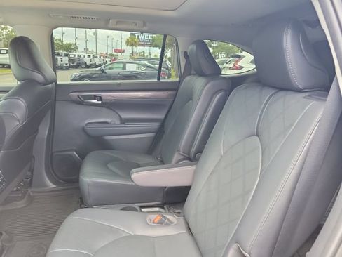 Used 2021 Toyota Highlander Platinum FWD image 14
