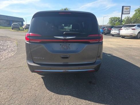 Used 2022 Chrysler Pacifica Touring-L FWD image 26