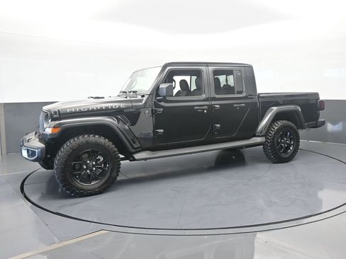 Used 2025 Jeep Gladiator Sport image 2