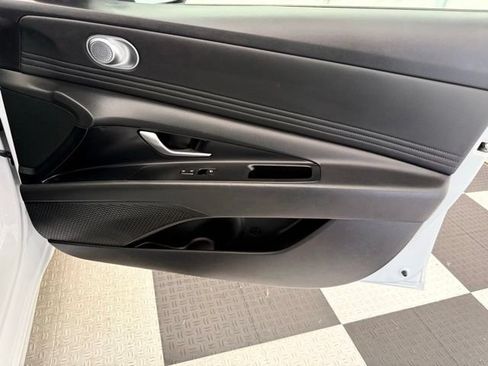 Used 2025 Hyundai Elantra SEL FWD image 21