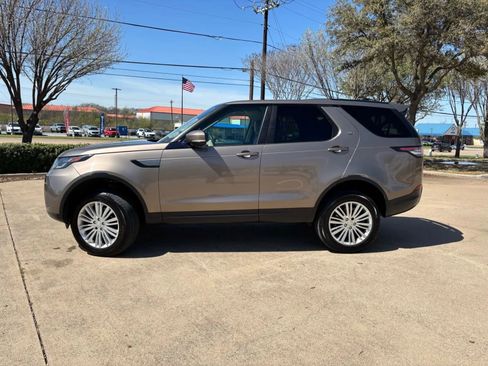 Used 2017 Land Rover Discovery SE AWD/4WD image 11