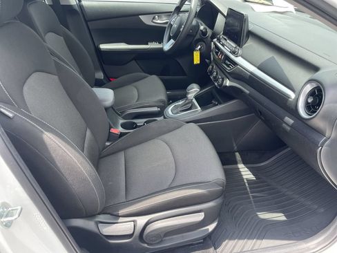 Certified 2023 Kia Forte LXS w/ LXS Technology Package FWD image 29