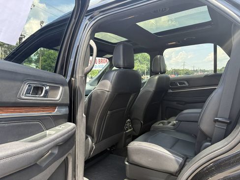 Used 2018 Ford Explorer Limited w/ Ford Safe & Smart Package FWD image 13
