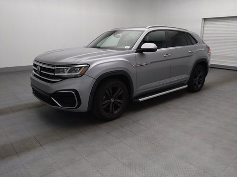 Used 2021 Volkswagen Atlas Cross Sport SE w/ Panoramic Sunroof Package FWD image 2