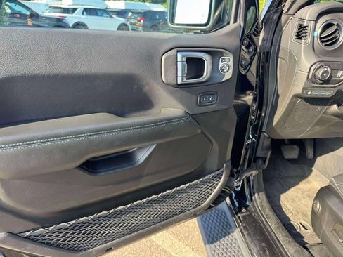 Used 2024 Jeep Wrangler High Altitude AWD/4WD image 17