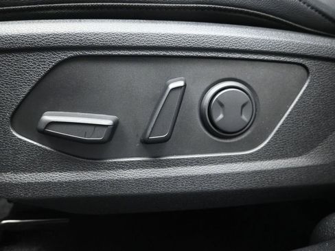 Used 2025 Kia Sportage EX FWD image 11