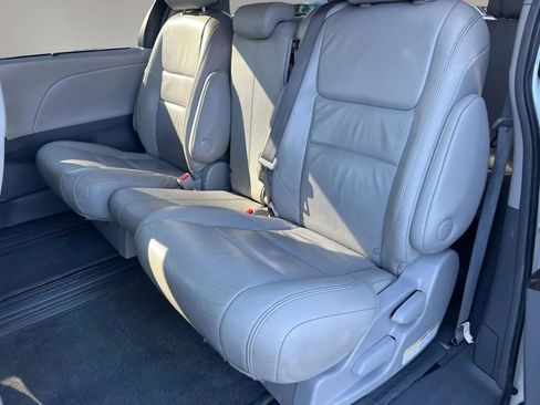 Used 2015 Toyota Sienna XLE image 10