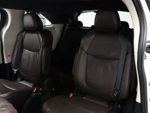 Certified 2021 Toyota Sienna Platinum image 18