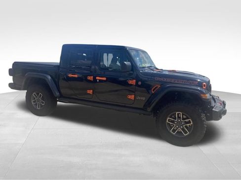 Used 2025 Jeep Gladiator Mojave AWD/4WD image 9