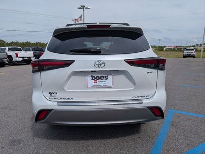 New 2026 Toyota Highlander Platinum