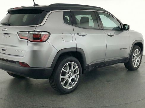 Used 2025 Jeep Compass Limited image 9