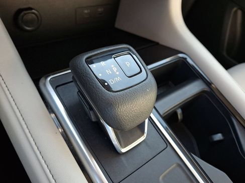 Used 2022 Nissan Pathfinder SL AWD/4WD image 17