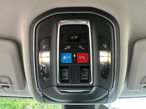 Used 2023 Jeep Grand Cherokee Laredo X w/ Luxury Tech Group I AWD/4WD image 38