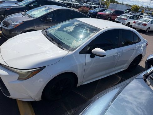 Used 2020 Toyota Corolla LE FWD image 3