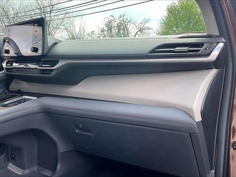 Used 2024 Toyota Sienna LE image 18